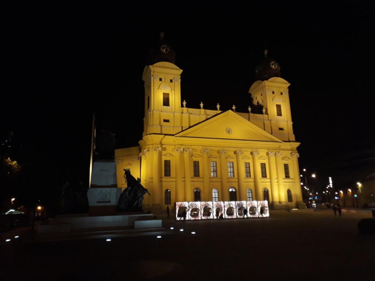 Piac Utcai Apartman Debrecen Esterno foto