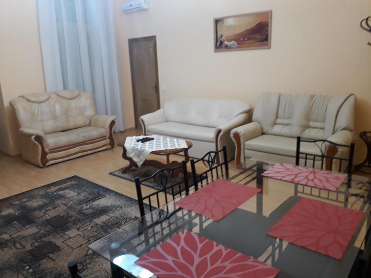 Piac Utcai Apartman Debrecen Esterno foto