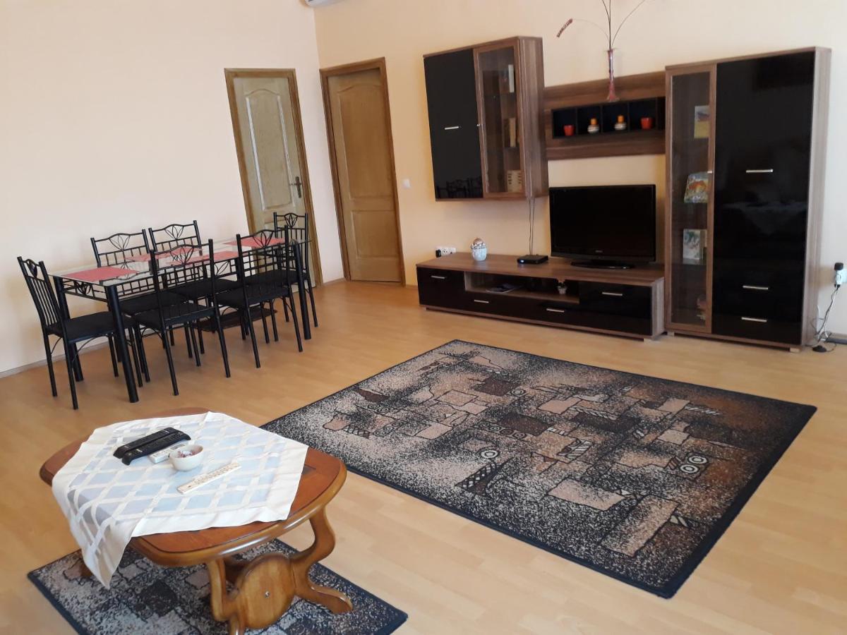 Piac Utcai Apartman Debrecen Esterno foto