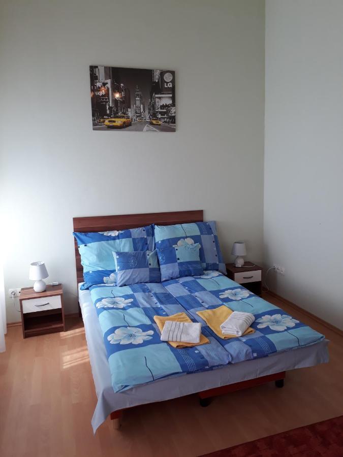 Piac Utcai Apartman Debrecen Esterno foto