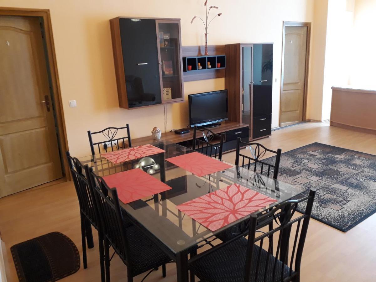 Piac Utcai Apartman Debrecen Esterno foto
