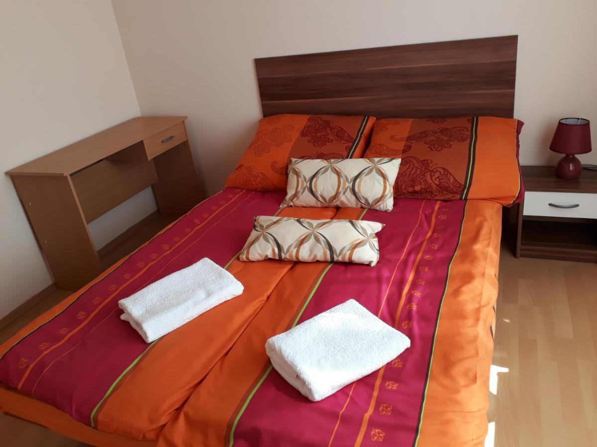 Piac Utcai Apartman Debrecen Esterno foto