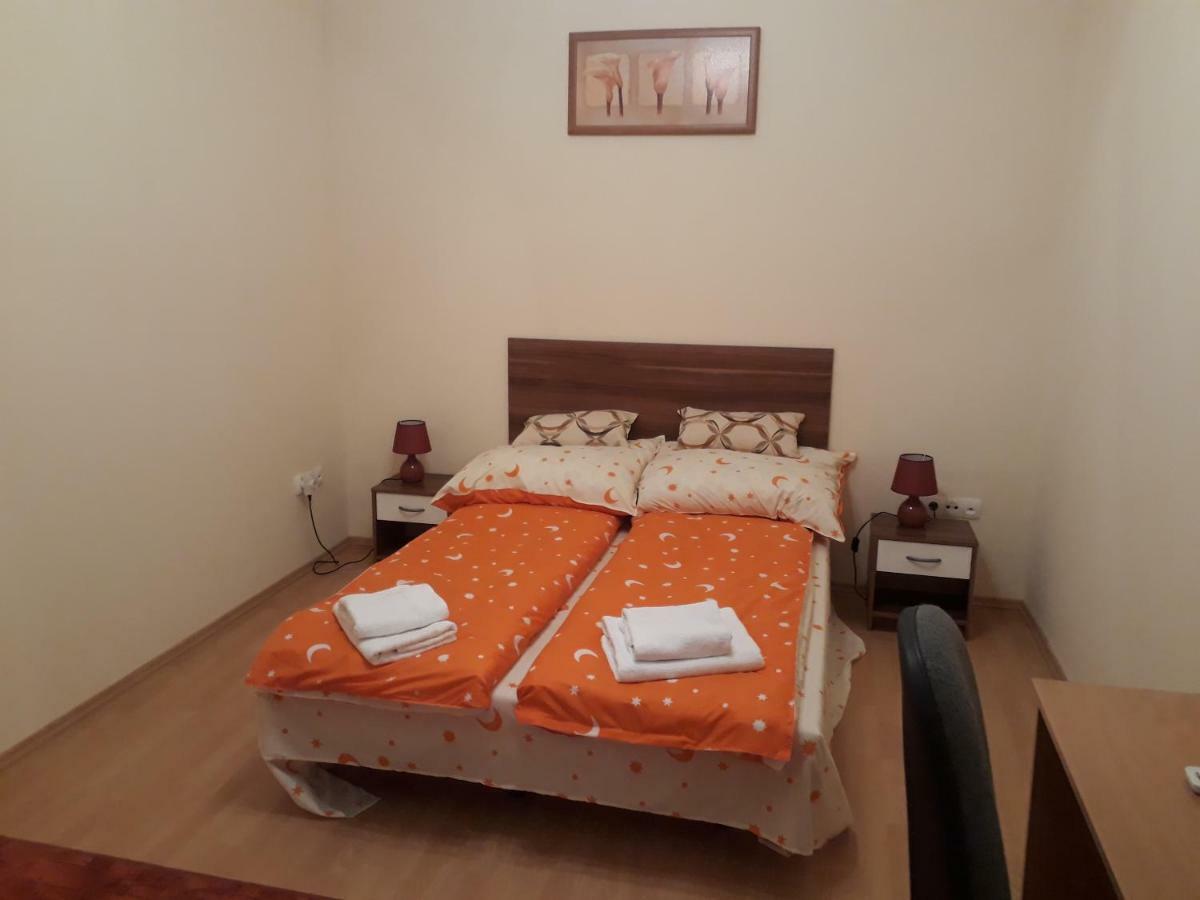 Piac Utcai Apartman Debrecen Esterno foto