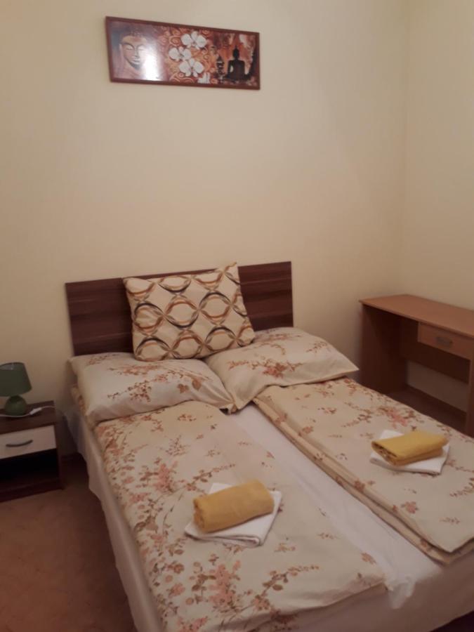 Piac Utcai Apartman Debrecen Esterno foto