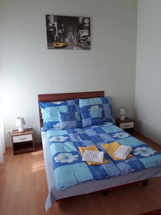 Piac Utcai Apartman Debrecen Esterno foto