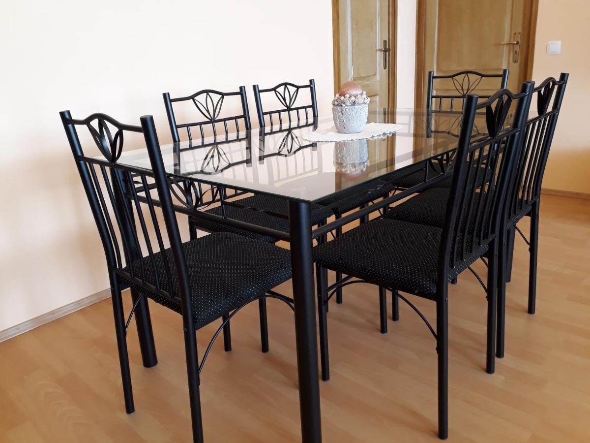 Piac Utcai Apartman Debrecen Esterno foto