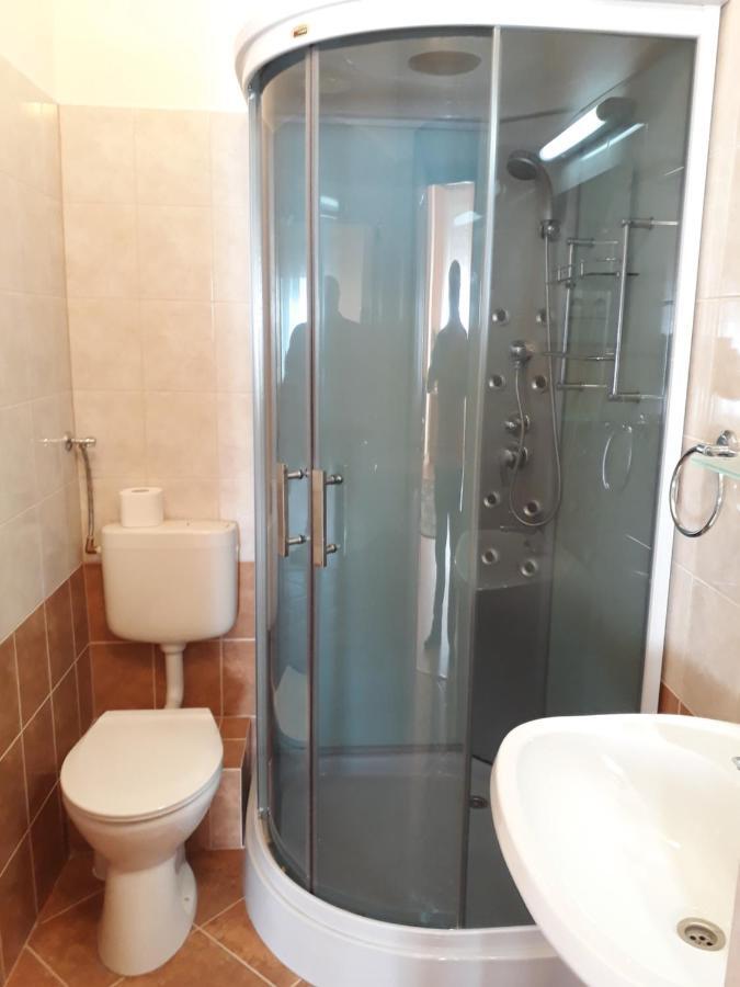 Piac Utcai Apartman Debrecen Esterno foto
