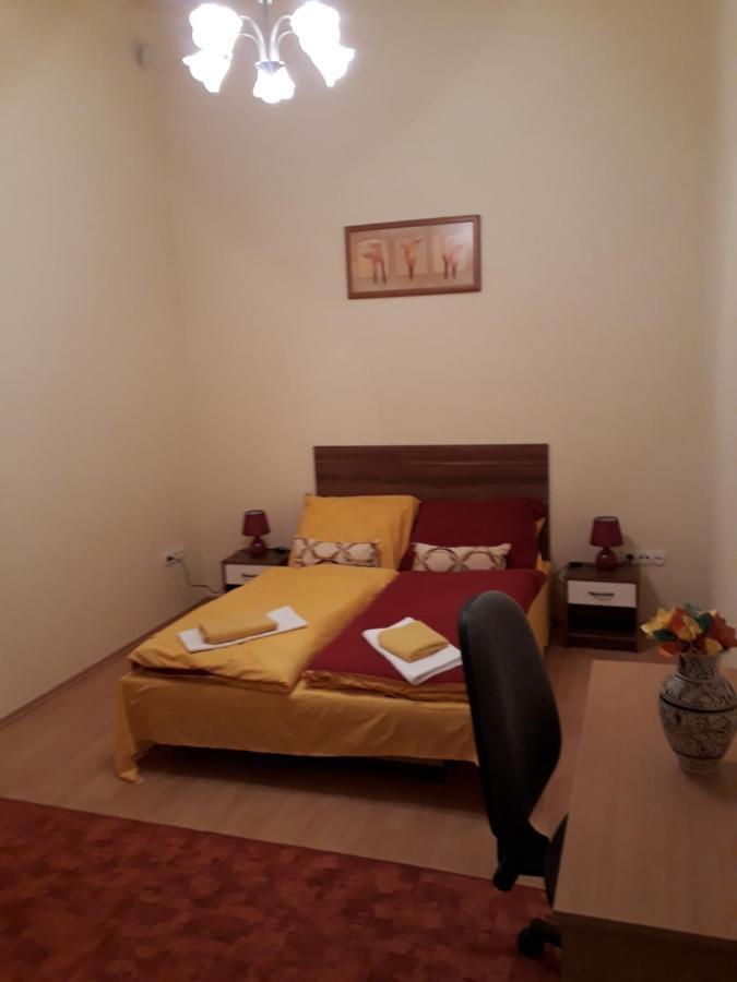 Piac Utcai Apartman Debrecen Esterno foto